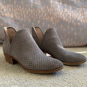 lucky brand gray ankle boots (size 7)